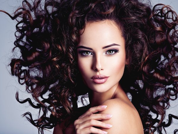 Sérums, élixirs et baumes pour cheveux bouclés, frisés et ondulés